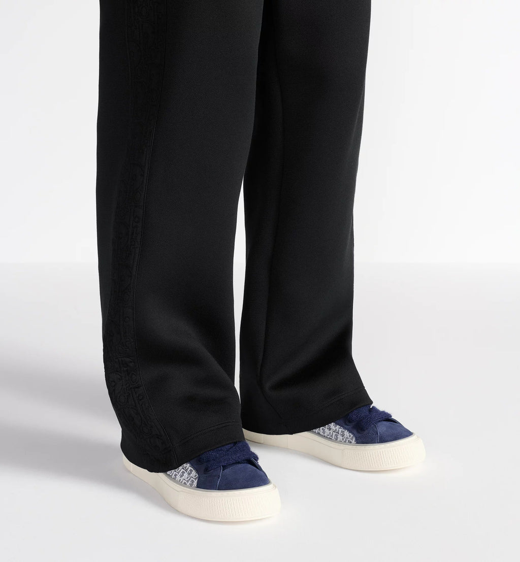 "B33" Spin Sneaker